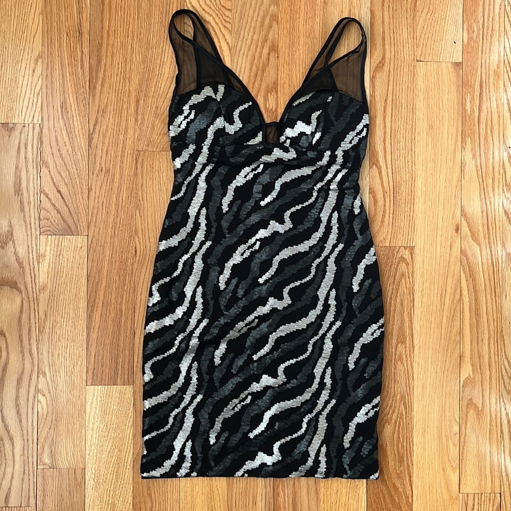 Jump Apparel Womens Night Gown Black and Silver Sequence Size 4/5